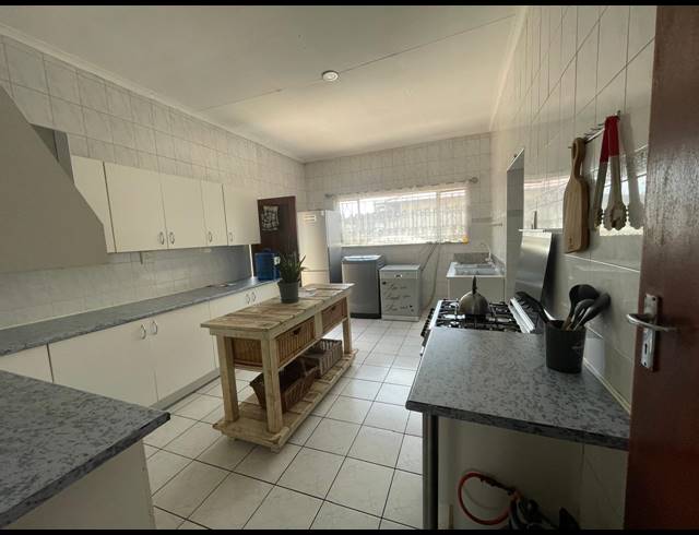 3 BEDROOM HOUSE FOR SALE IN FLORENTIA